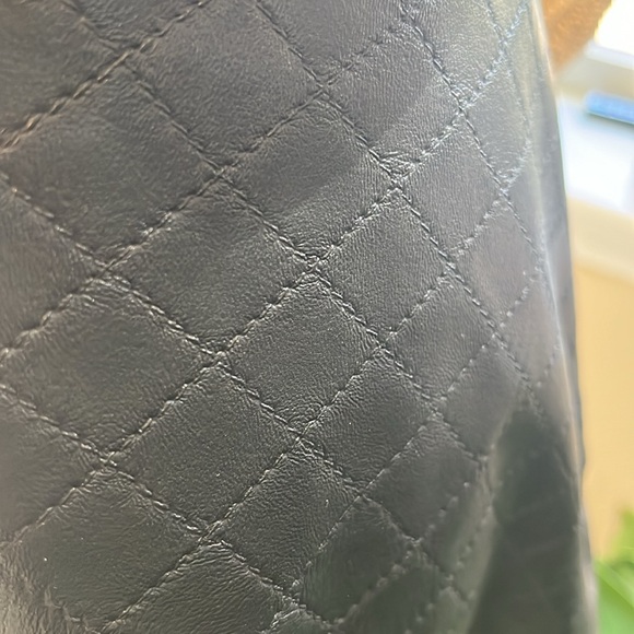 Join the Leather trend this season in this cute mini!! - Picture 5 of 7